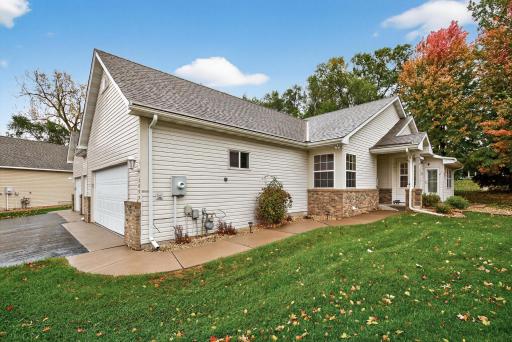 2099 Albemarle Court N, Roseville, MN 55113
