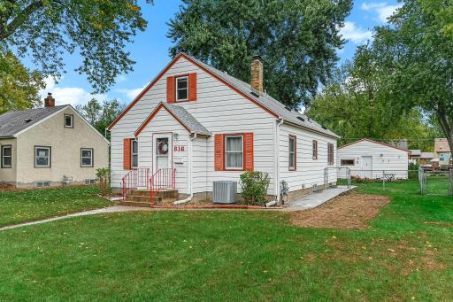 Adorable home in Small community of St.Paul Park.