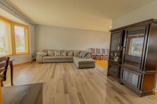 411 Maple Knoll Way NW, Saint Michael, MN 55376