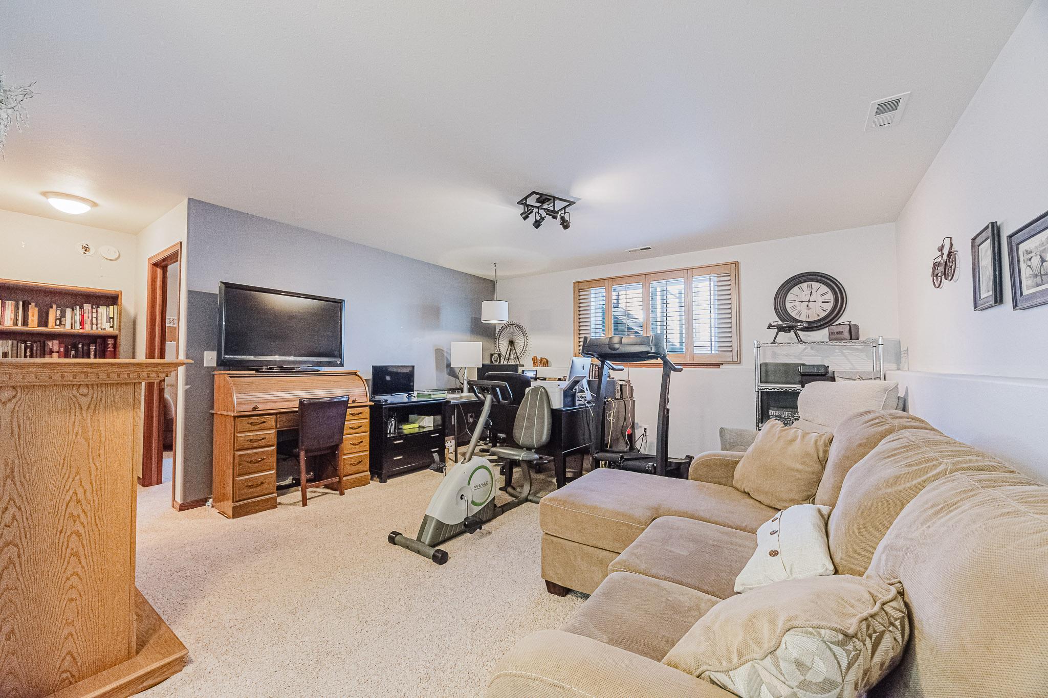 4703 35th Ave S, Fargo, ND-3.jpg