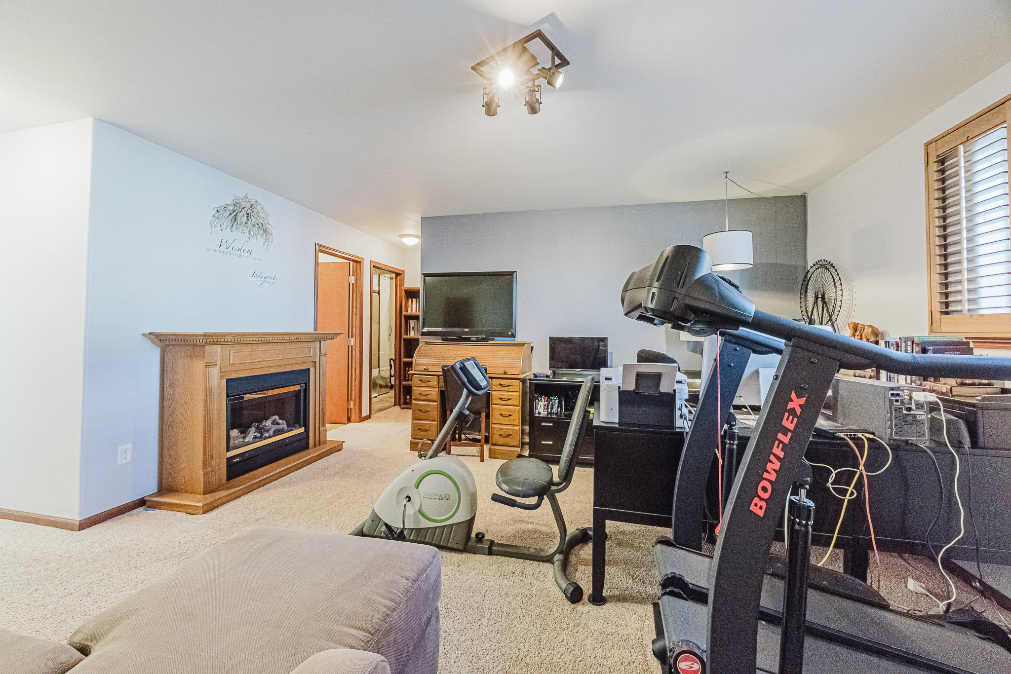 4703 35th Ave S, Fargo, ND-5.jpg