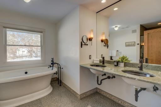 4 W Shore Road, Saint Paul, MN 55127