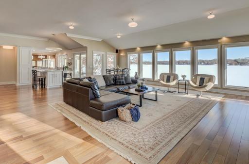 4 W Shore Road, Saint Paul, MN 55127