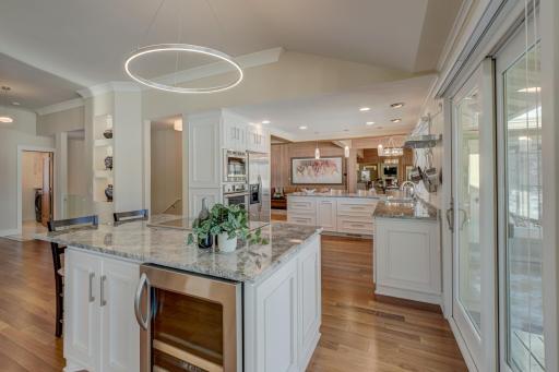 4 W Shore Road, Saint Paul, MN 55127