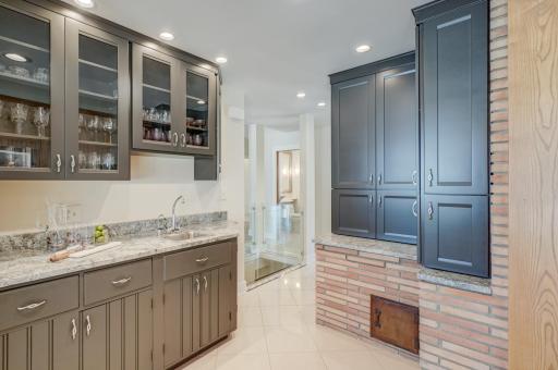 4 W Shore Road, Saint Paul, MN 55127