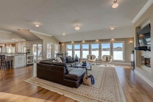 4 W Shore Road, Saint Paul, MN 55127