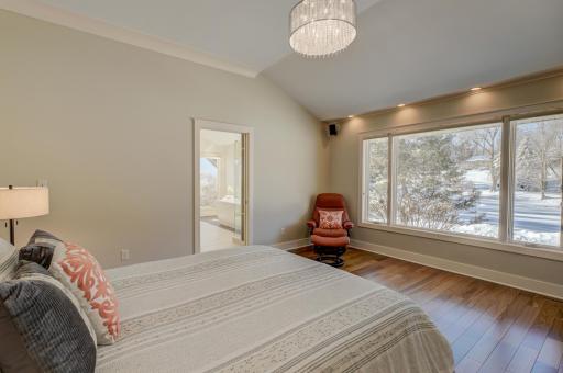 4 W Shore Road, Saint Paul, MN 55127