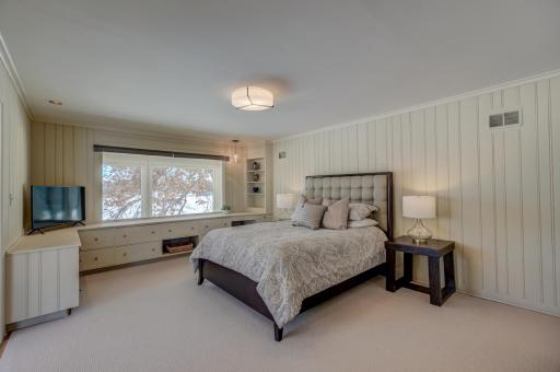 4 W Shore Road, Saint Paul, MN 55127