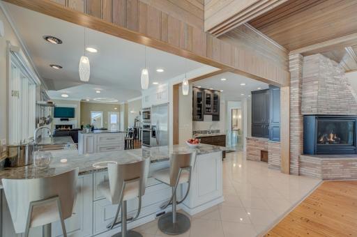 4 W Shore Road, Saint Paul, MN 55127