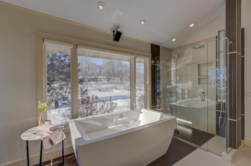 4 W Shore Road, Saint Paul, MN 55127