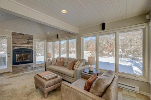 4 W Shore Road, Saint Paul, MN 55127