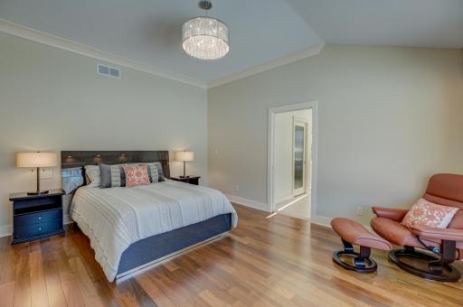 4 W Shore Road, Saint Paul, MN 55127