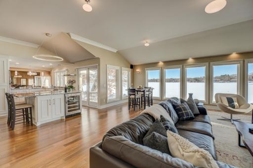 4 W Shore Road, Saint Paul, MN 55127