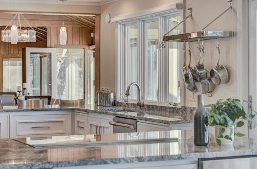 4 W Shore Road, Saint Paul, MN 55127