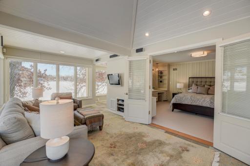 4 W Shore Road, Saint Paul, MN 55127