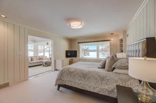 4 W Shore Road, Saint Paul, MN 55127