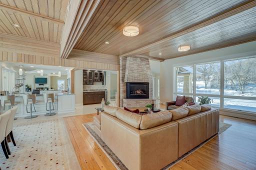 4 W Shore Road, Saint Paul, MN 55127
