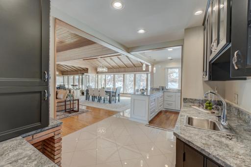 4 W Shore Road, Saint Paul, MN 55127