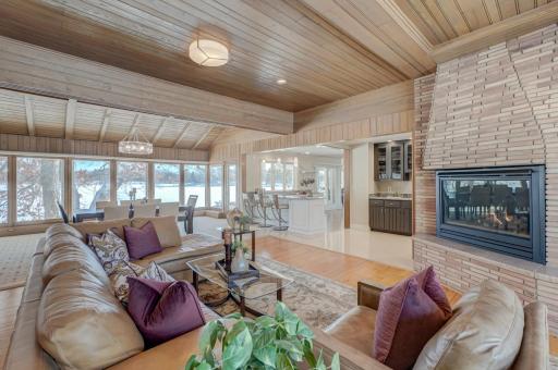 4 W Shore Road, Saint Paul, MN 55127