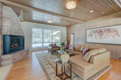 4 W Shore Road, Saint Paul, MN 55127