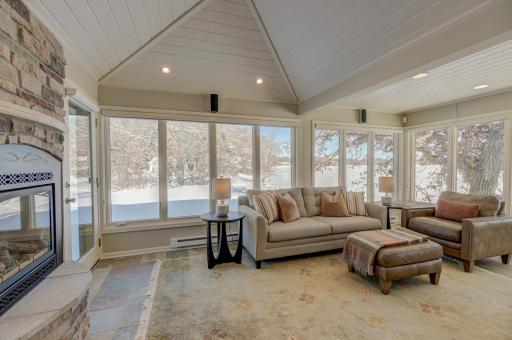 4 W Shore Road, Saint Paul, MN 55127