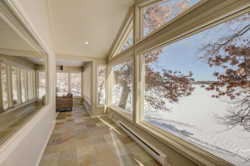 4 W Shore Road, Saint Paul, MN 55127