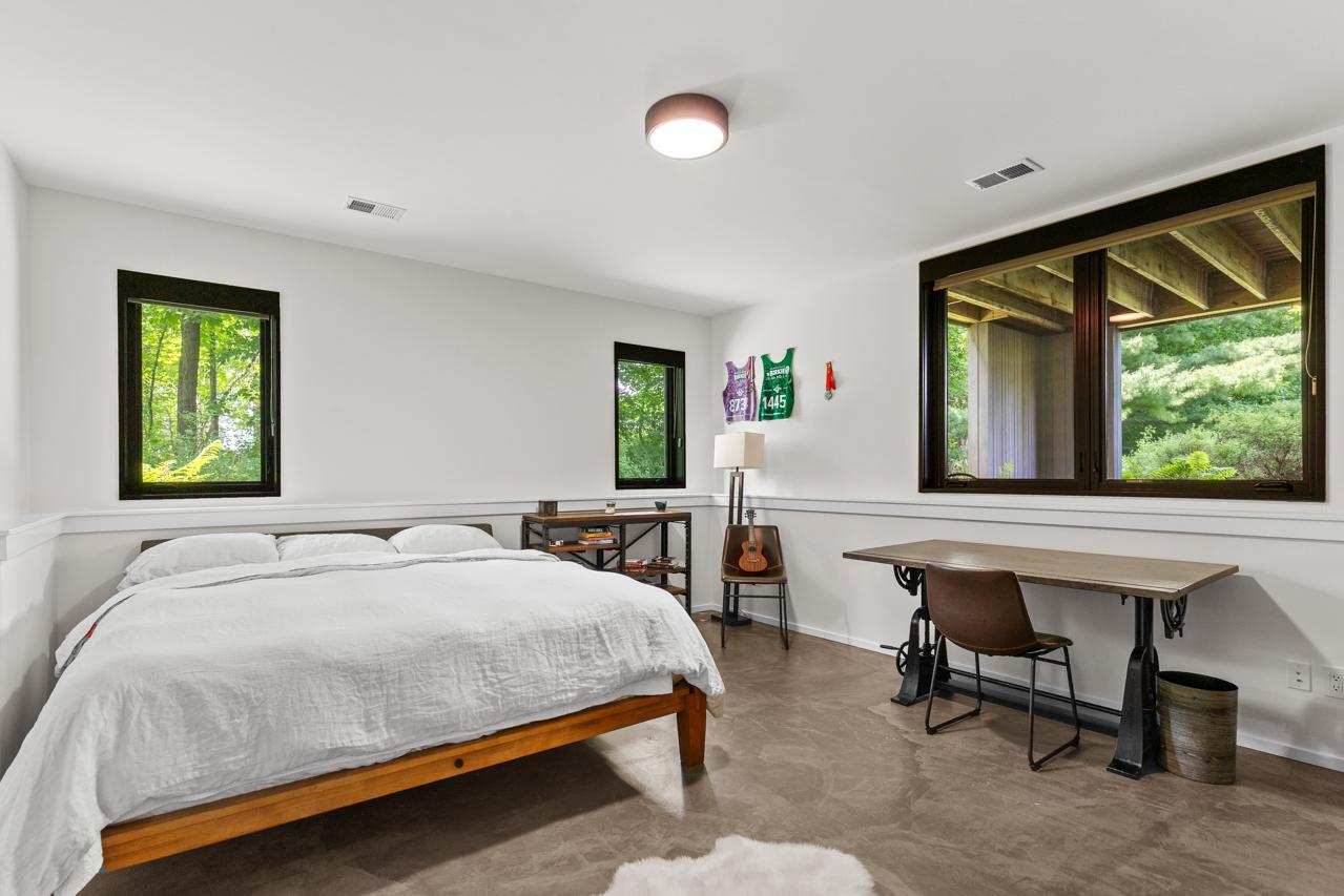 Junior Suite // Lower-Level