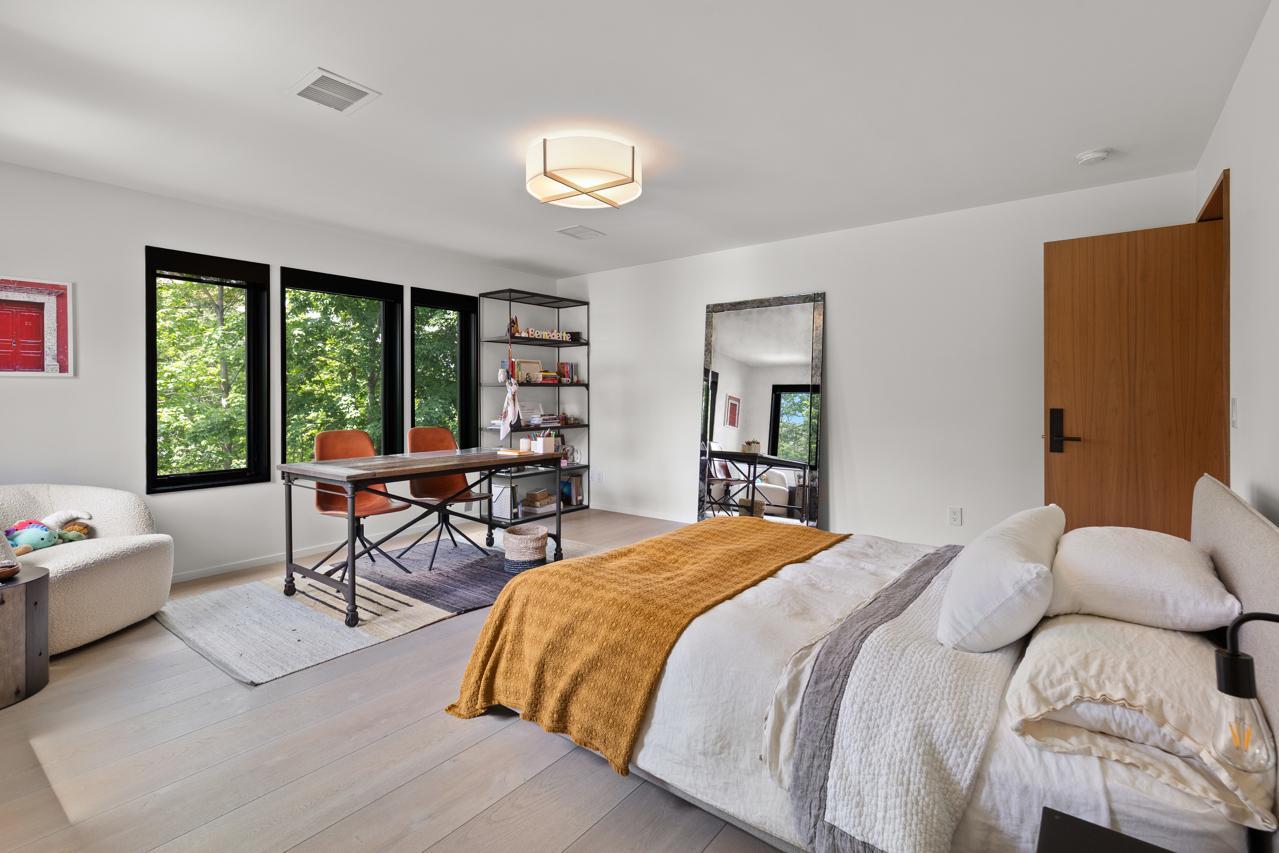 Junior Suite // Upper-Level