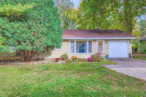 731 W Berwood Ave - MLS Sized - 002 - 01 Exterior Front.jpg