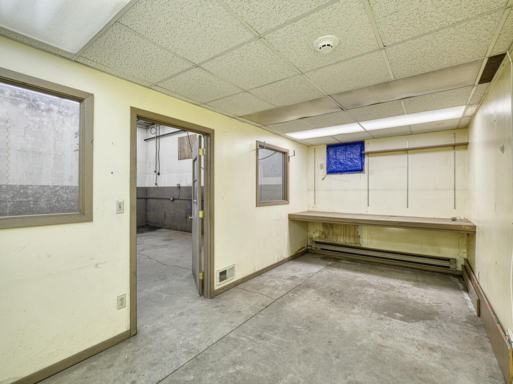 12 - Interior.jpg