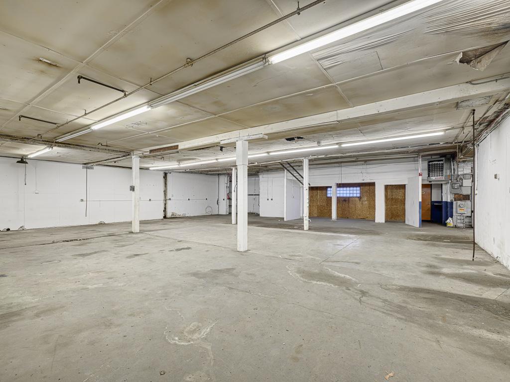 4 - Interior.jpg