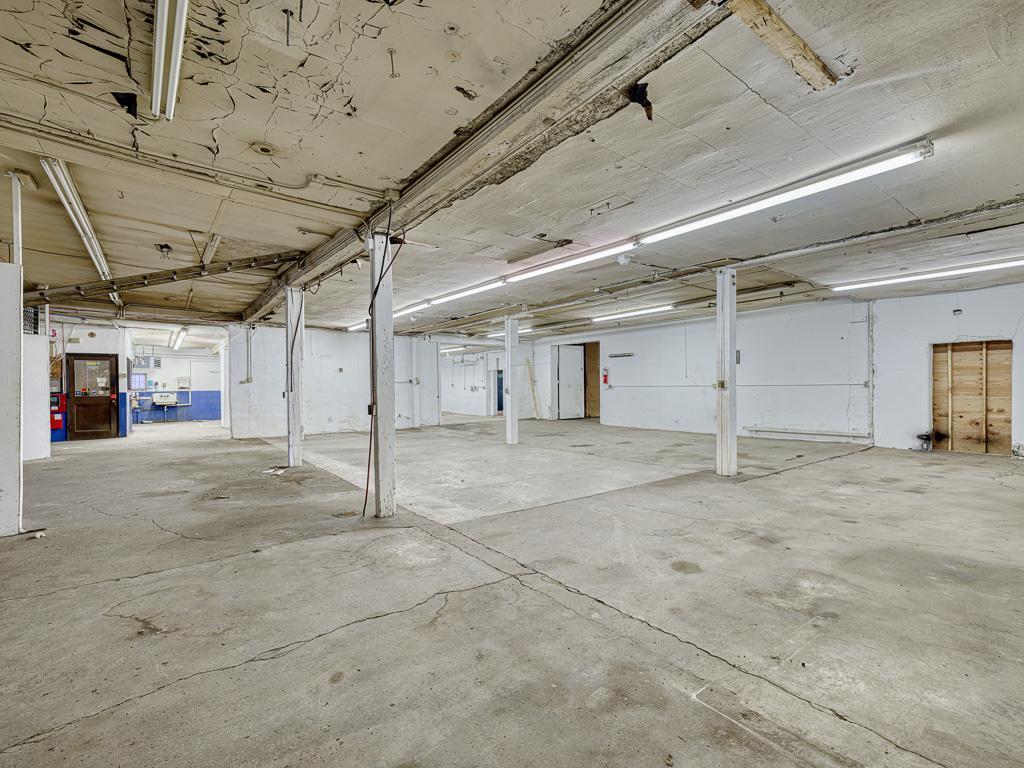 3 - Interior.jpg