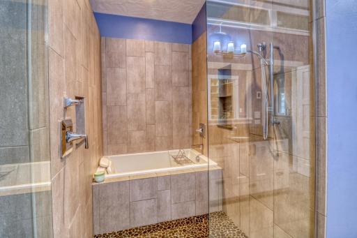 Primary Bathroom1_5.jpg
