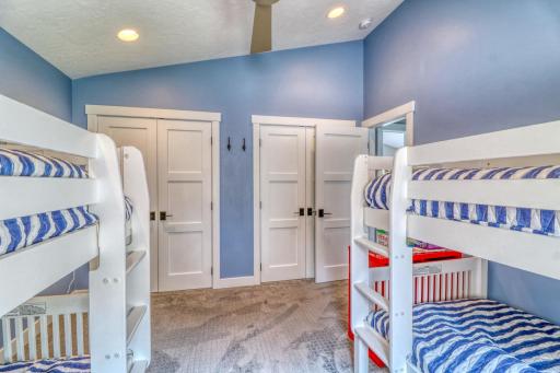 Bedroom2_2.jpg