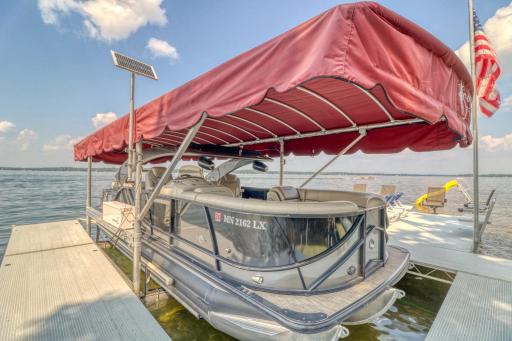 exterior_pontoon.jpg