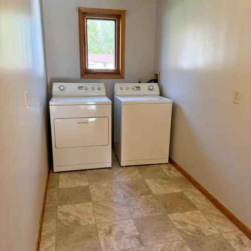 209 E Henry Street, Le Roy, MN 55951
