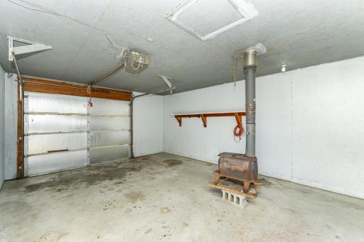 209 E Henry Street, Le Roy, MN 55951
