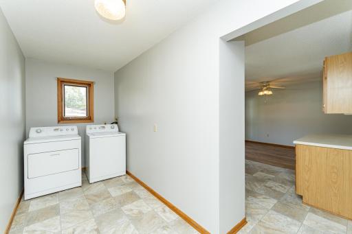 209 E Henry Street, Le Roy, MN 55951