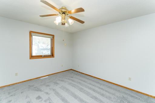 209 E Henry Street, Le Roy, MN 55951