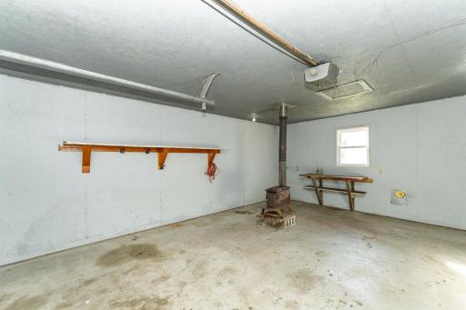 209 E Henry Street, Le Roy, MN 55951