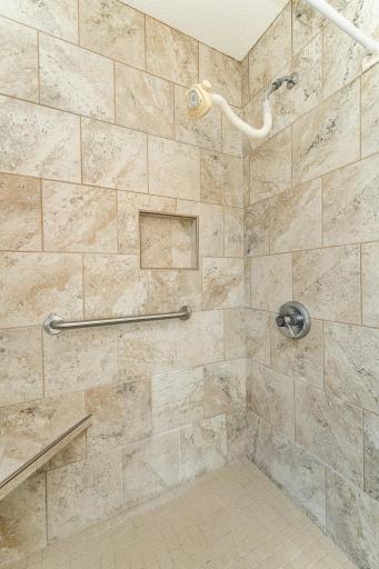 209 E Henry Street, Le Roy, MN 55951