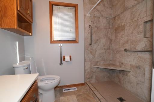 209 E Henry Street, Le Roy, MN 55951