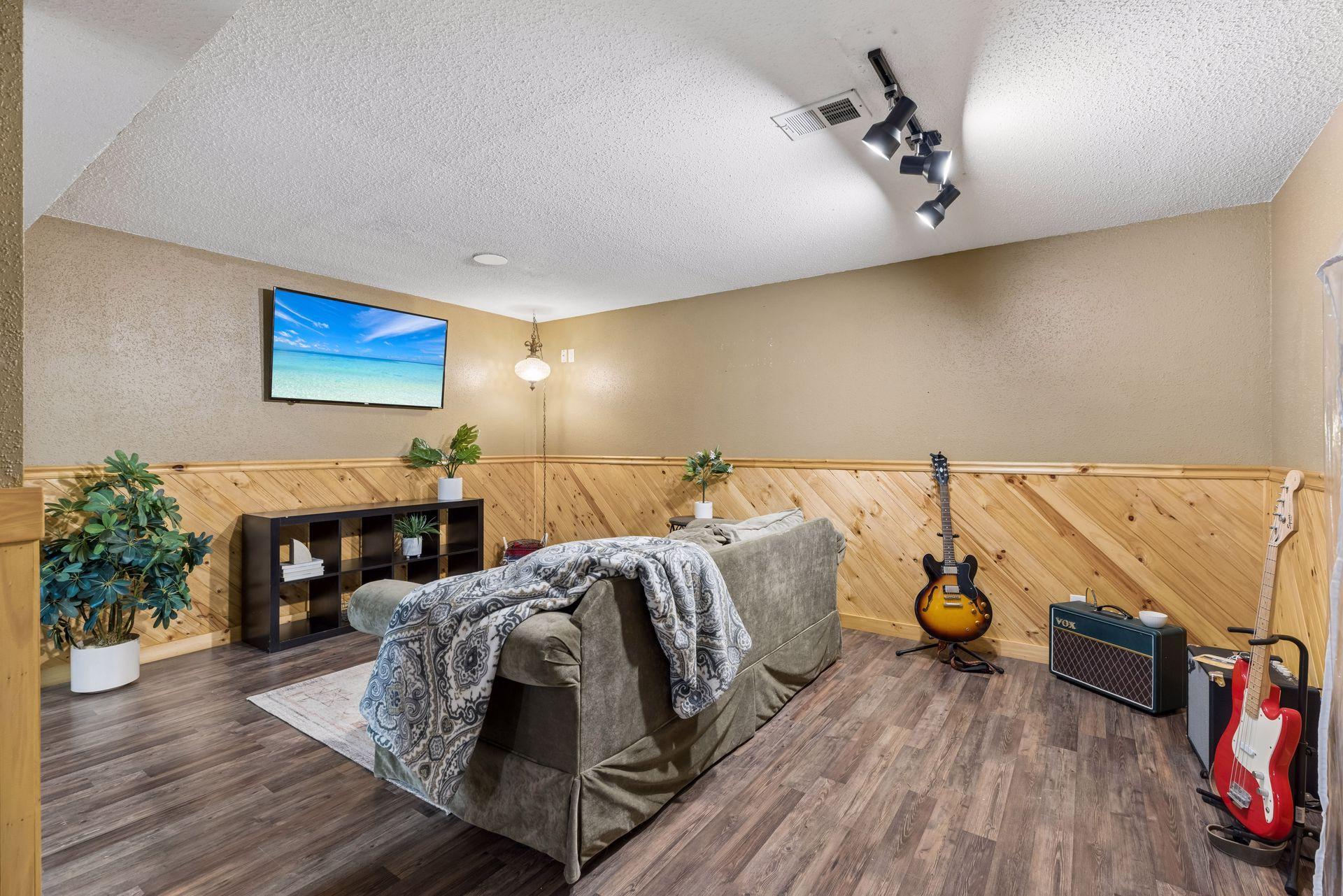 Lower family/entertainment room