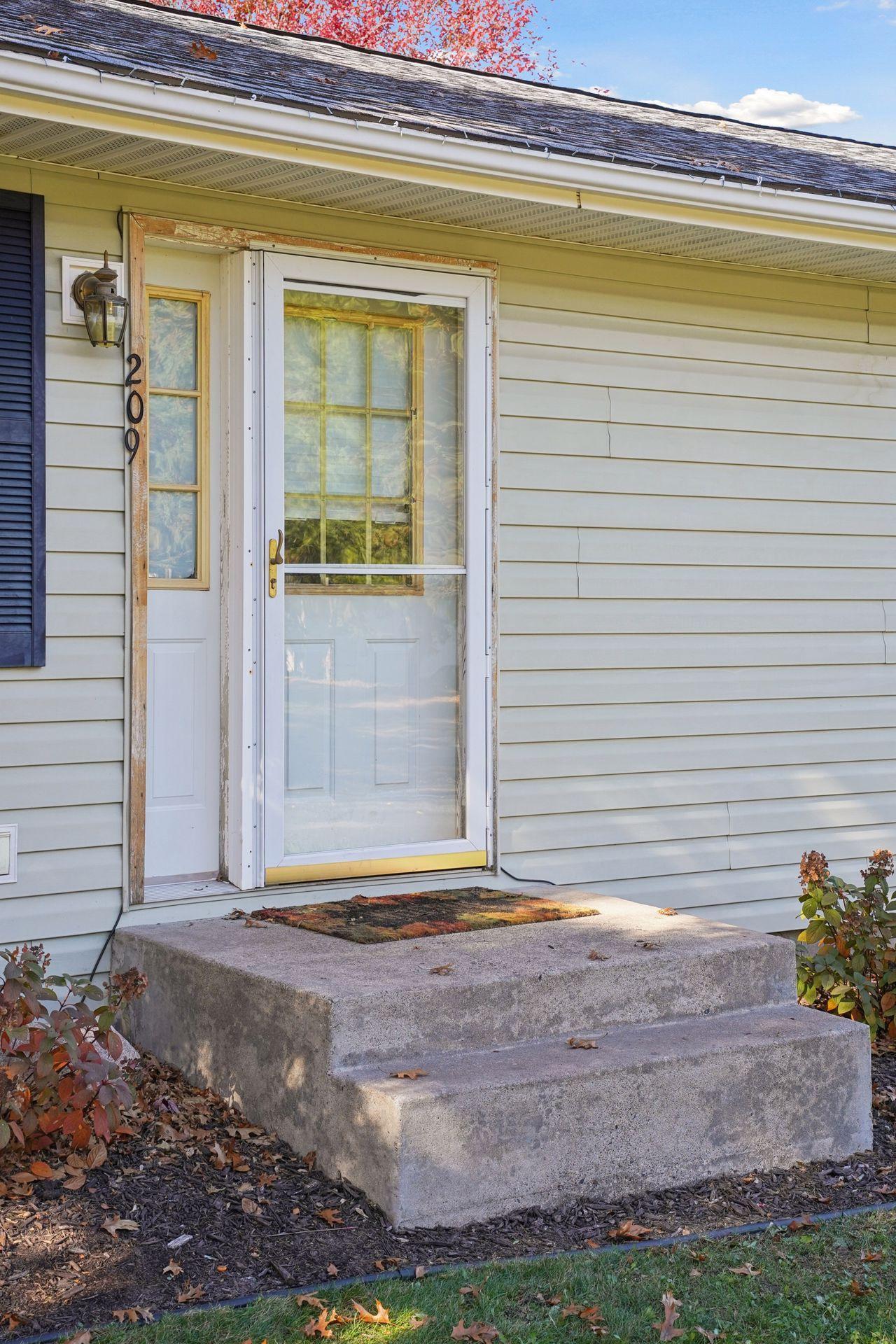 Welcome home to 209 1st St in Somerset, WI!