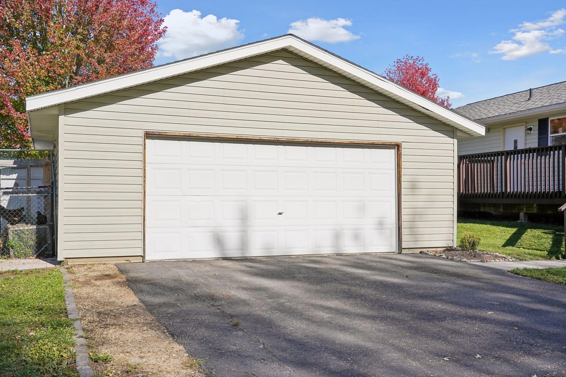Oversized 2-car garage
