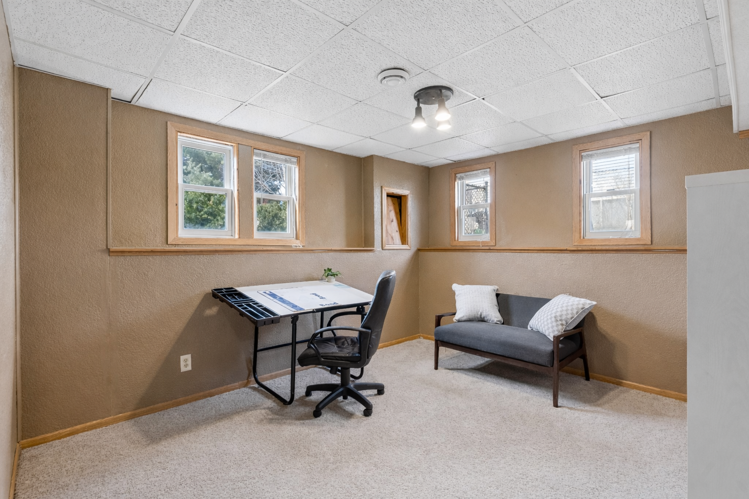 Bonus basement area, perfect for a small office, workout room or flex area
