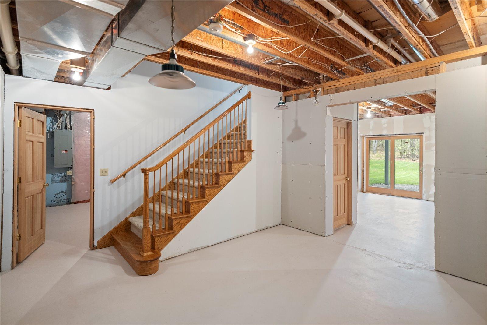 Stairway to lower level.jpg