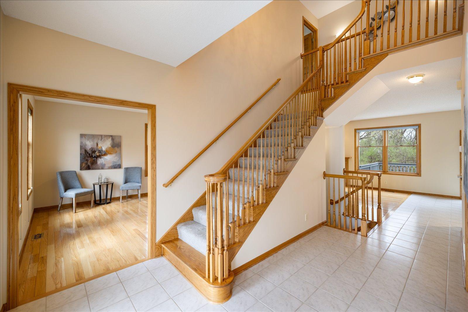 Spacious foyer with open staircase to upper level