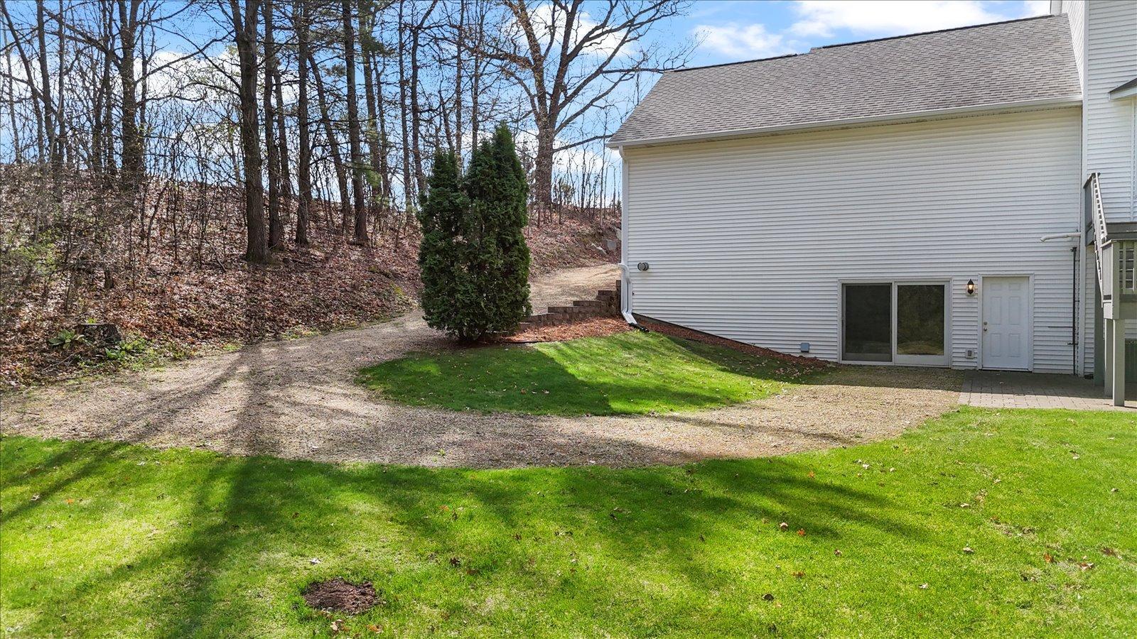 Gravel driveway to tuck under garage.jpg