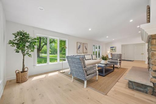 Beautiful Natural lighting w 2 sets of windows